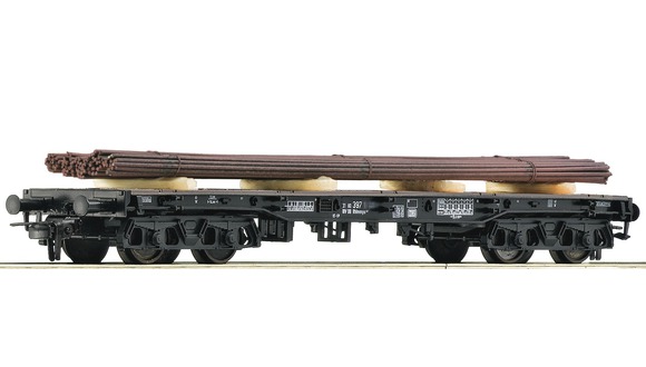 4 axle Flat car loaded with metal bims<br /><a href='images/pictures/Roco/224855.jpg' target='_blank'>Full size image</a>